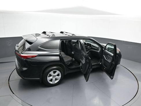 Certified 2023 Toyota Highlander LE FWD image 45