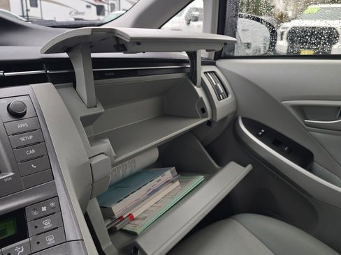 Used 2014 Toyota Prius Five image 29