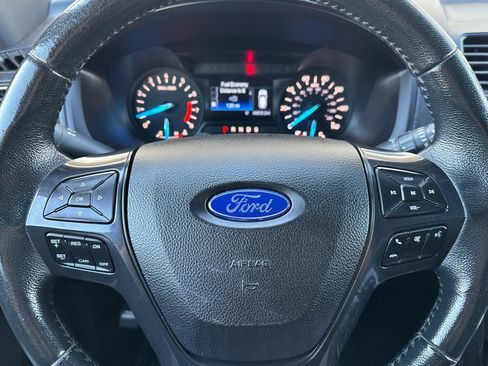 Used 2019 Ford Explorer XLT image 23