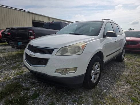 Used 2011 Chevrolet Traverse LS FWD image 3