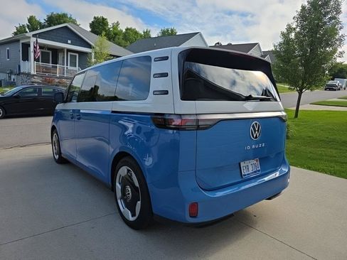 Certified 2025 Volkswagen ID. Buzz Pro S RWD image 11