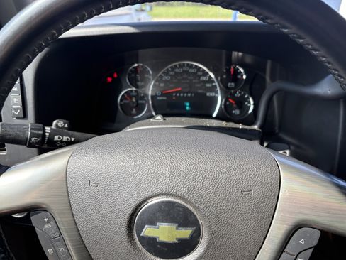 Used 2018 Chevrolet Express 2500 w/ Safety Package RWD image 28