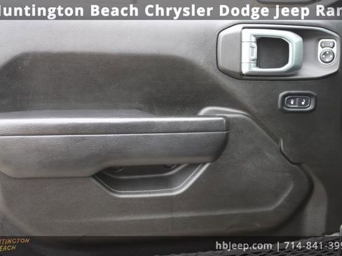 Used 2022 Jeep Gladiator Willys image 17