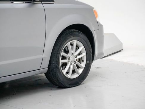Used 2019 Dodge Grand Caravan SXT FWD image 7