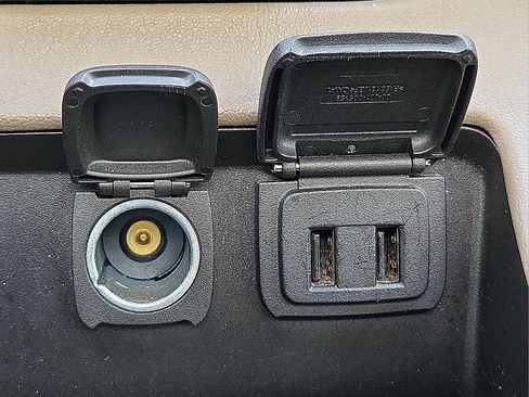 Used 2018 GMC Yukon SLT w/ Premium Edition image 19