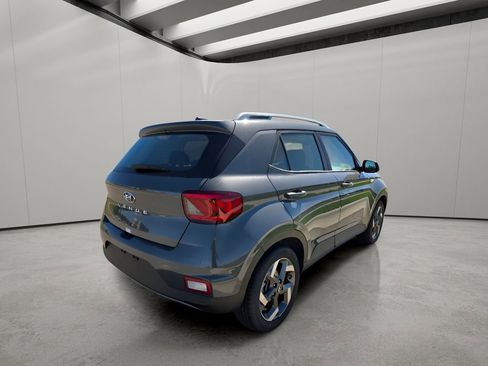 New 2025 Hyundai Venue SEL FWD image 5