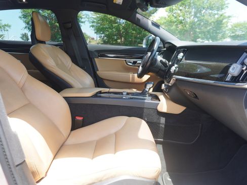 Used 2018 Volvo S90 T6 Momentum w/ Convenience Package image 21