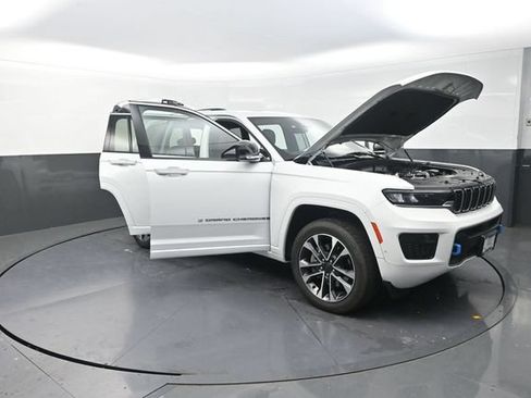 Used 2023 Jeep Grand Cherokee Overland AWD/4WD image 31