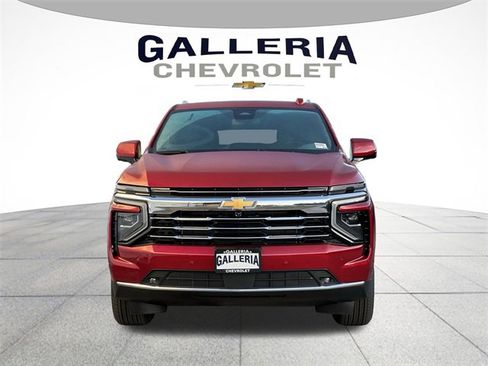 New 2026 Chevrolet Suburban LT image 3