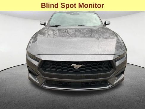 Used 2025 Ford Mustang Coupe RWD image 3