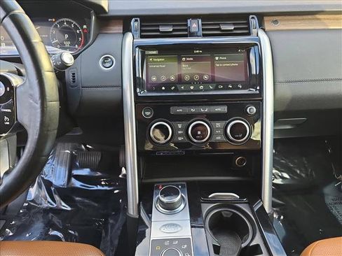 Used 2020 Land Rover Discovery HSE image 21