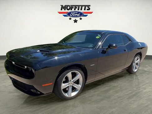 Used 2017 Dodge Challenger R/T RWD image 1