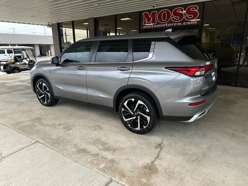Used 2023 Mitsubishi Outlander SE FWD image 6