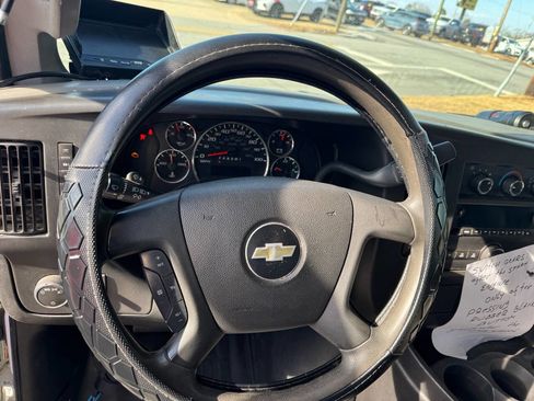 Used 2017 Chevrolet Express 3500 image 8