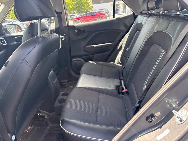 Used 2023 Hyundai Venue Limited w/ Cargo Package FWD image 7
