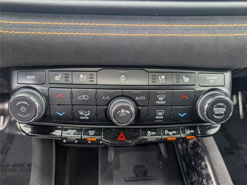 Used 2023 Dodge Durango R/T w/ Hemi Orange Plus Package AWD/4WD image 29