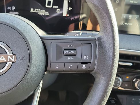 Used 2025 Nissan Kicks SV image 6