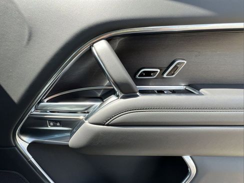 New 2025 Land Rover Range Rover Long Wheelbase SE image 21