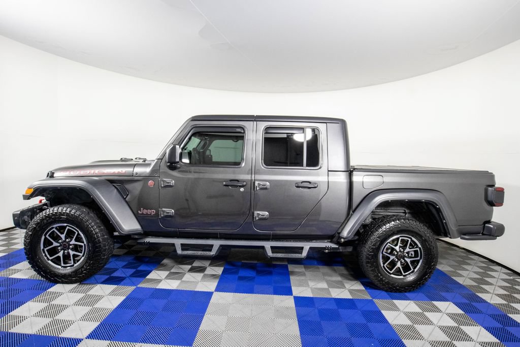 Used 2024 Jeep Gladiator Rubicon w/ Technology Group AWD/4WD image 10