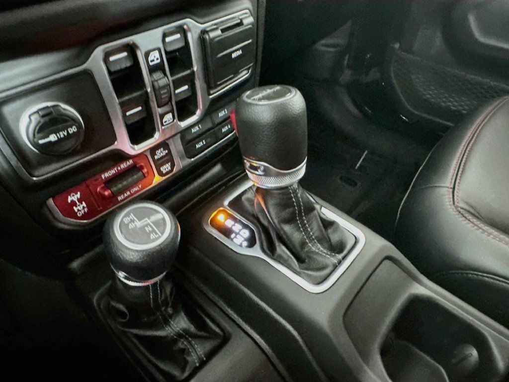 Used 2025 Jeep Gladiator Rubicon AWD/4WD image 23