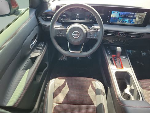Certified 2025 Nissan Kicks SR FWD image 15