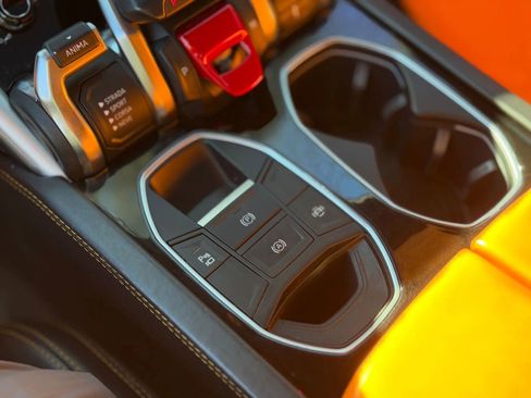 Used 2019 Lamborghini Urus Sport Utility 4D image 31