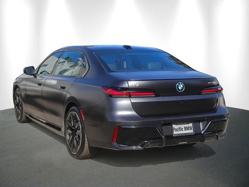 Used 2025 BMW i7 xDrive60 w/ Premium Package AWD/4WD image 4