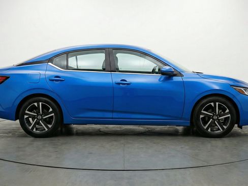 Used 2025 Nissan Sentra SV FWD image 11