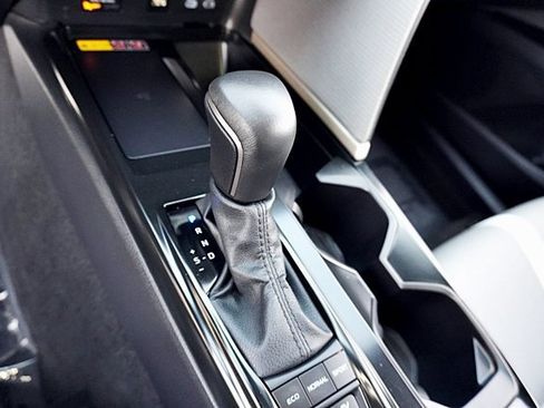 Used 2025 Toyota Camry SE image 27