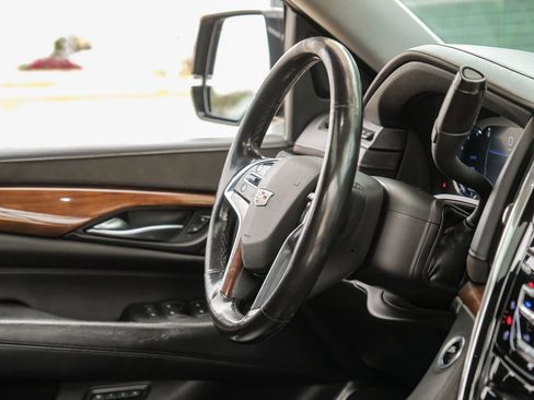 Used 2017 Cadillac Escalade ESV Luxury AWD/4WD image 16