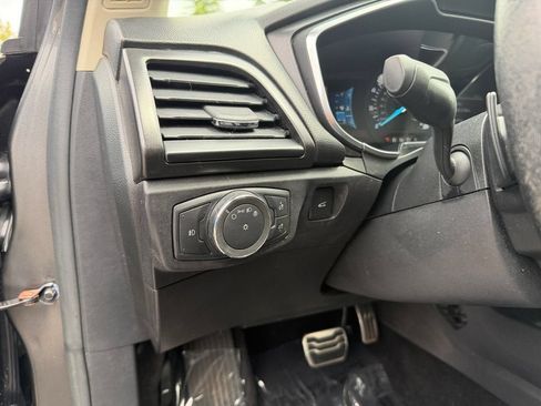 Used 2017 Ford Fusion Titanium FWD image 19
