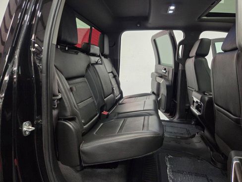 Used 2022 GMC Sierra 2500 Denali w/ Denali Black Diamond Edition image 10