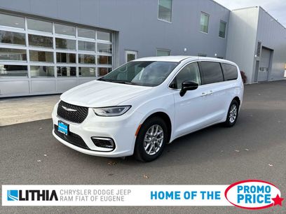 Certified 2024 Chrysler Pacifica Touring-L