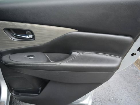 Used 2015 Nissan Murano SV w/ Premium Package FWD image 16