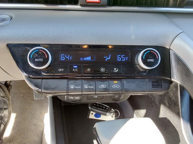 Used 2023 Hyundai Elantra SEL FWD image 28