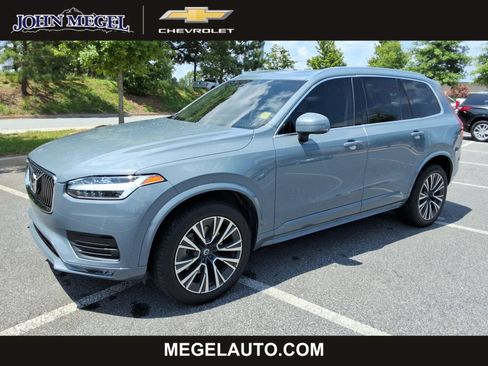 Used 2022 Volvo XC90 T5 Momentum w/ Protection Package Premier FWD image 1