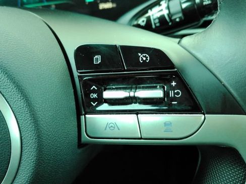 Used 2023 Hyundai Elantra Limited image 38