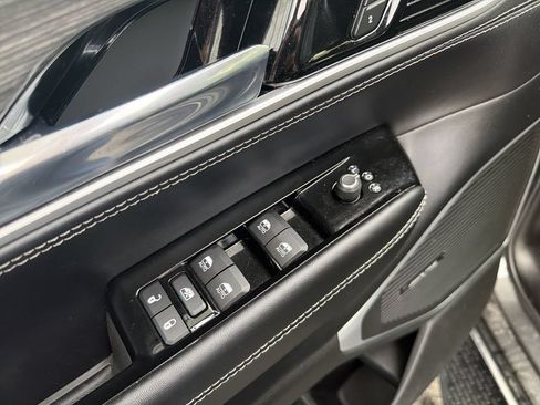 Used 2022 Jeep Wagoneer Series III AWD/4WD image 23