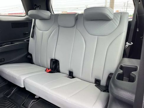 Used 2023 Hyundai Palisade SEL w/ Premium Package FWD image 19