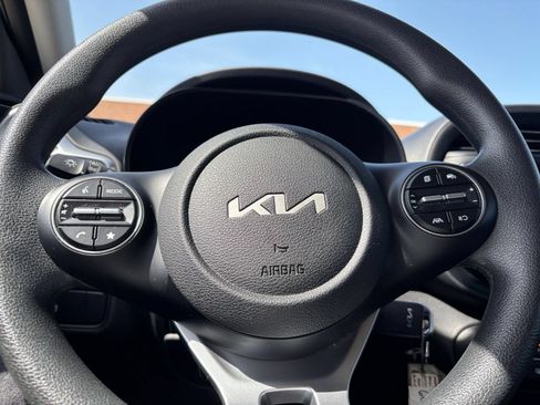 Used 2025 Kia Soul LX w/ LX Technology Package FWD image 25