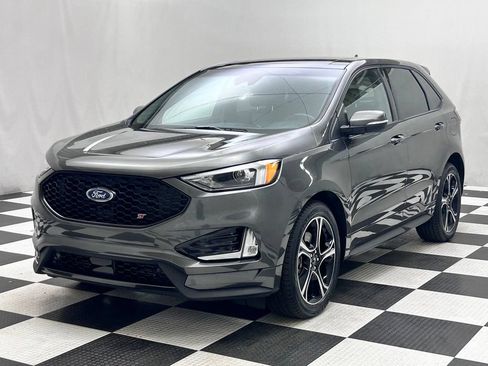 Used 2019 Ford Edge ST w/ Cold Weather Package AWD/4WD image 4