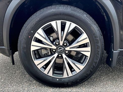 Used 2023 Nissan Rogue SV AWD/4WD image 7