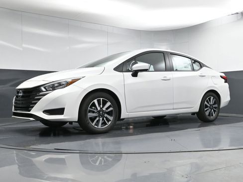 Used 2025 Nissan Versa SV w/ Trunk Package FWD image 19