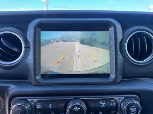Used 2023 Jeep Wrangler Unlimited Sahara w/ Cold Weather Group AWD/4WD image 16