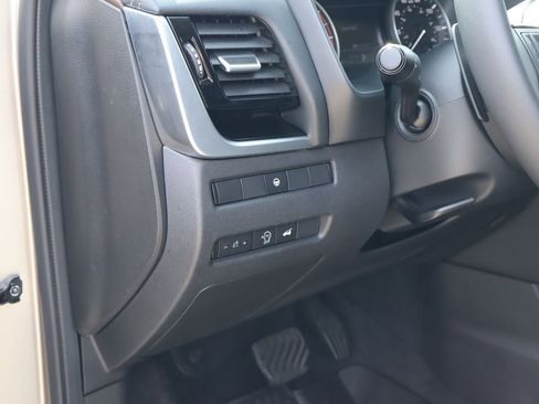 Used 2023 Nissan Rogue SL FWD image 23