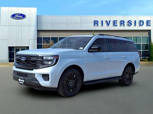 Used 2025 Ford Expedition Active image 3