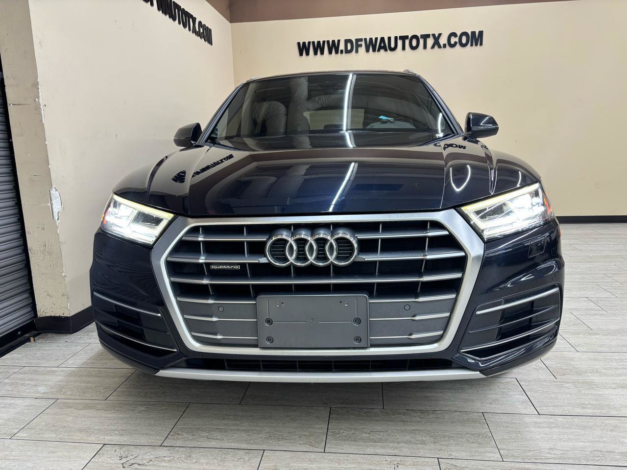Used 2018 Audi Q5 2.0T Premium Plus w/ Premium Plus Package AWD/4WD image 2