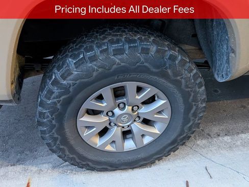 Used 2016 Toyota Tacoma SR5 w/ SR5 Appearance Package (DN) RWD image 8