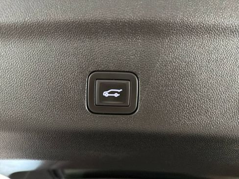 Used 2025 GMC Yukon Denali w/ Sun & Power Step Package RWD image 9
