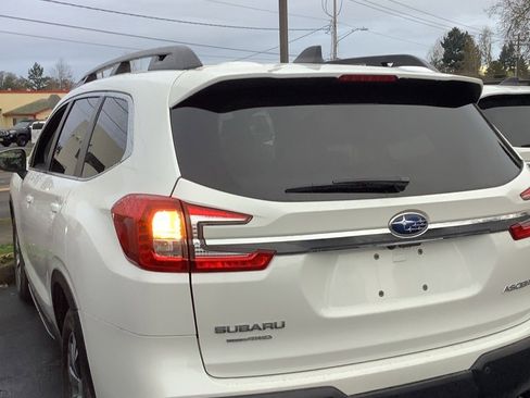 Used 2024 Subaru Ascent Premium w/ Convenience Package image 3